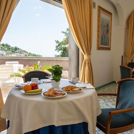 Hotel Montana SantʼAgata sui Due Golfi Zewnętrze zdjęcie