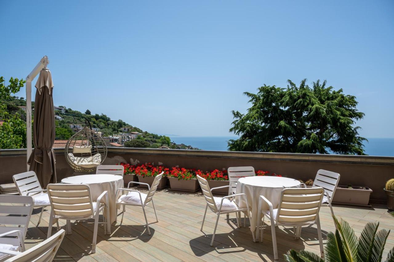 Hotel Montana SantʼAgata sui Due Golfi Zewnętrze zdjęcie