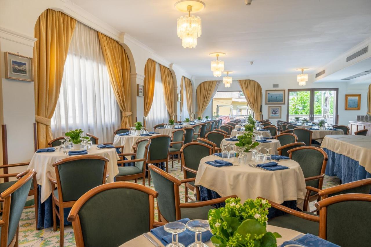 Hotel Montana SantʼAgata sui Due Golfi Zewnętrze zdjęcie