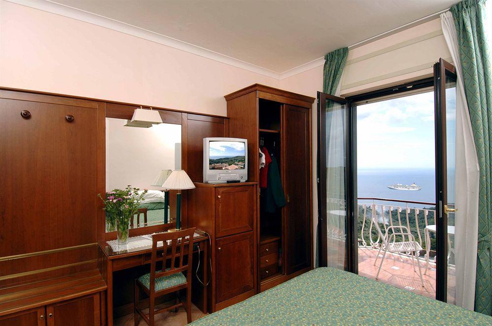 Hotel Montana SantʼAgata sui Due Golfi Zewnętrze zdjęcie