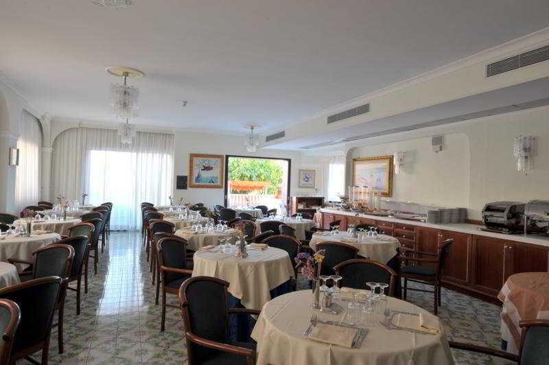 Hotel Montana SantʼAgata sui Due Golfi Zewnętrze zdjęcie