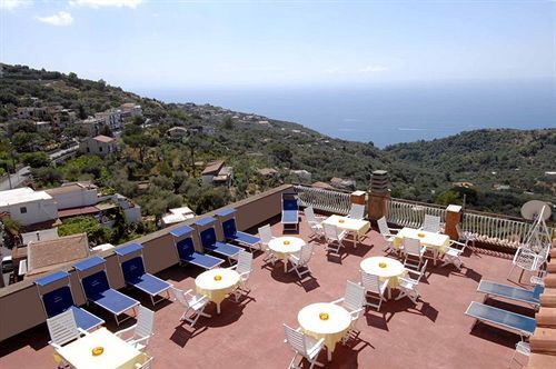 Hotel Montana SantʼAgata sui Due Golfi Zewnętrze zdjęcie