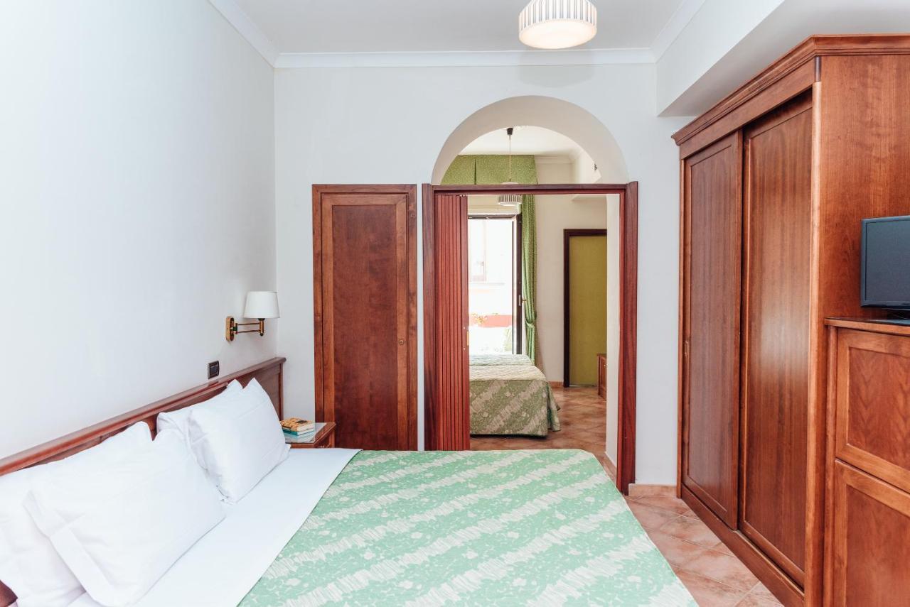 Hotel Montana SantʼAgata sui Due Golfi Zewnętrze zdjęcie