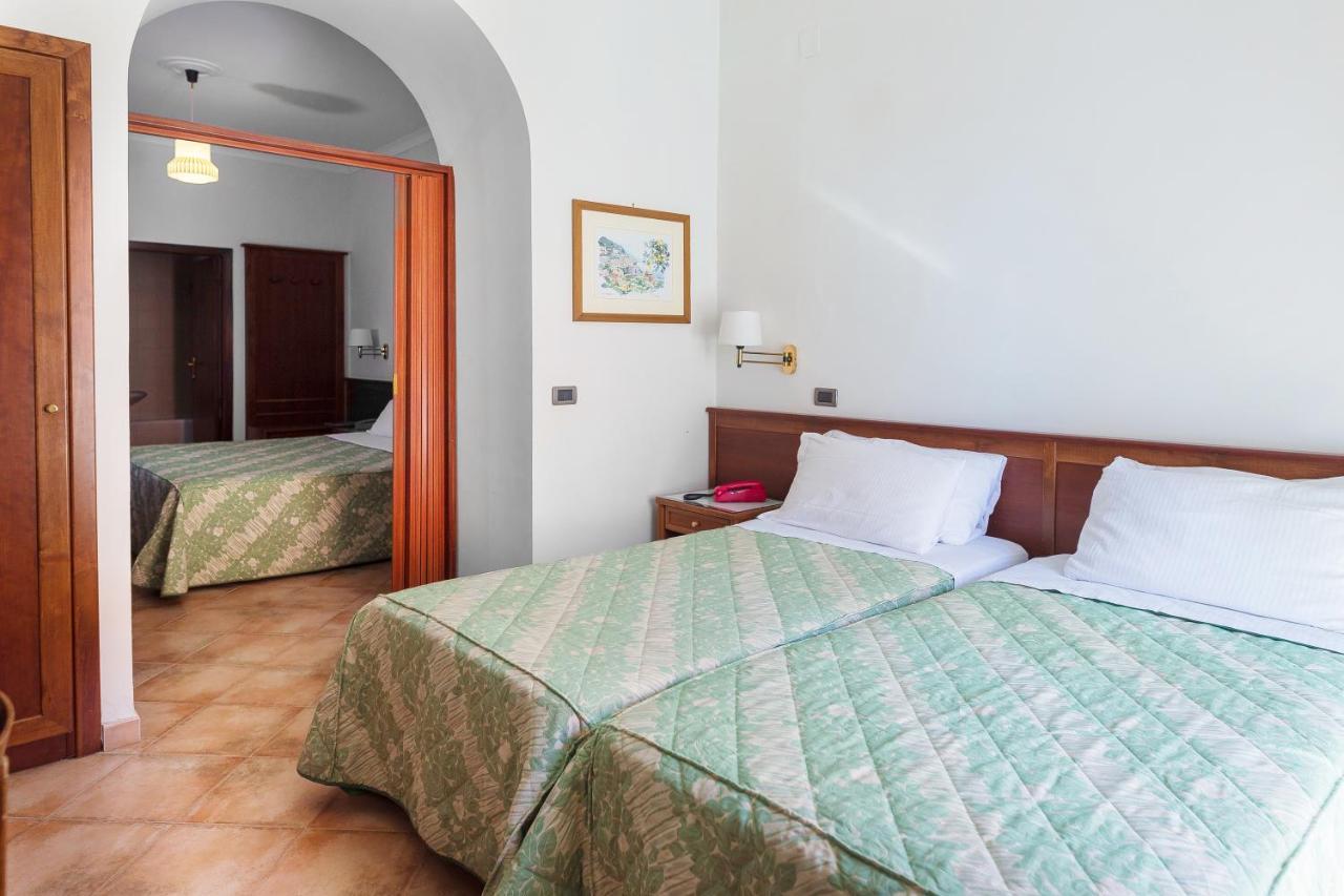 Hotel Montana SantʼAgata sui Due Golfi Zewnętrze zdjęcie