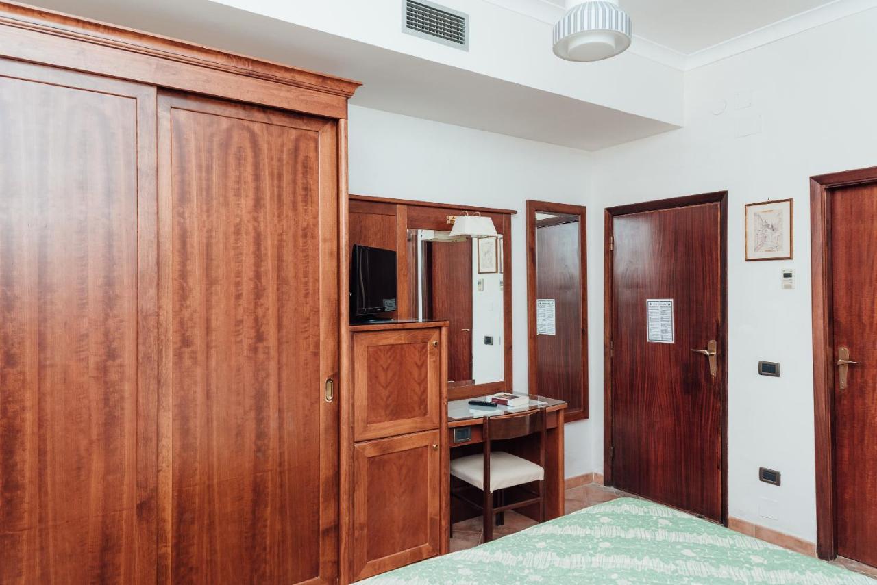 Hotel Montana SantʼAgata sui Due Golfi Zewnętrze zdjęcie