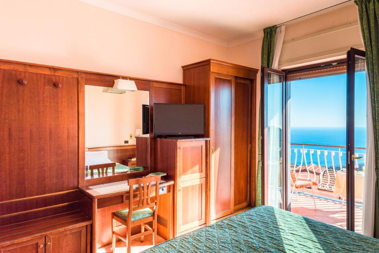 Hotel Montana SantʼAgata sui Due Golfi Zewnętrze zdjęcie
