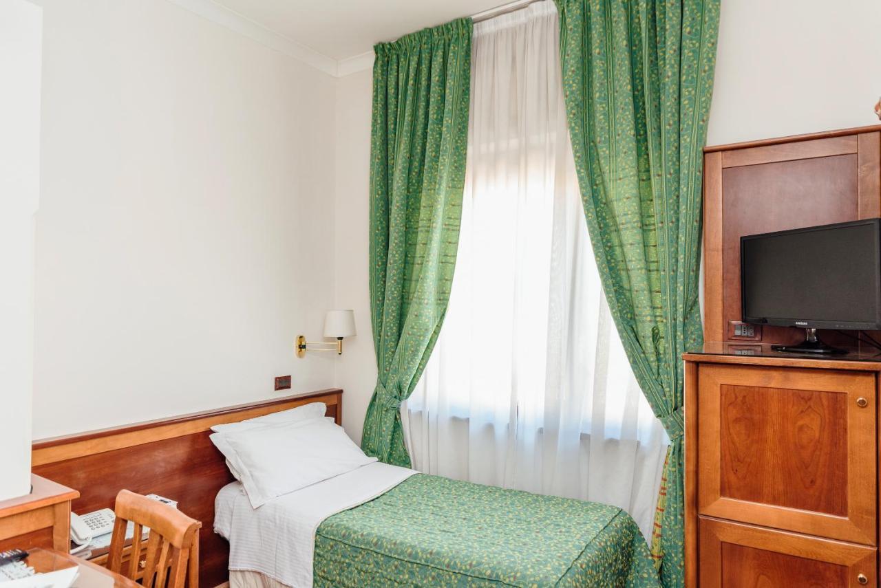 Hotel Montana SantʼAgata sui Due Golfi Zewnętrze zdjęcie