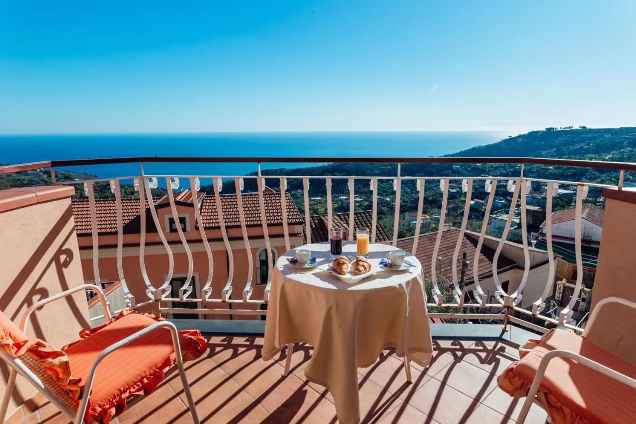 Hotel Montana SantʼAgata sui Due Golfi Zewnętrze zdjęcie