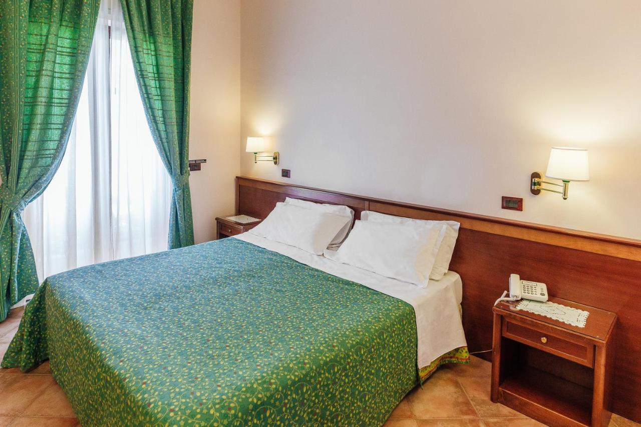 Hotel Montana SantʼAgata sui Due Golfi Zewnętrze zdjęcie