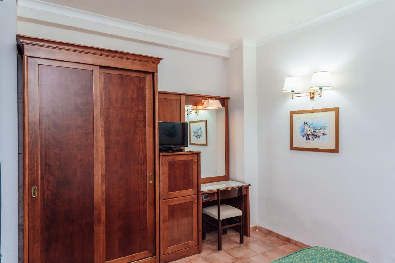Hotel Montana SantʼAgata sui Due Golfi Zewnętrze zdjęcie