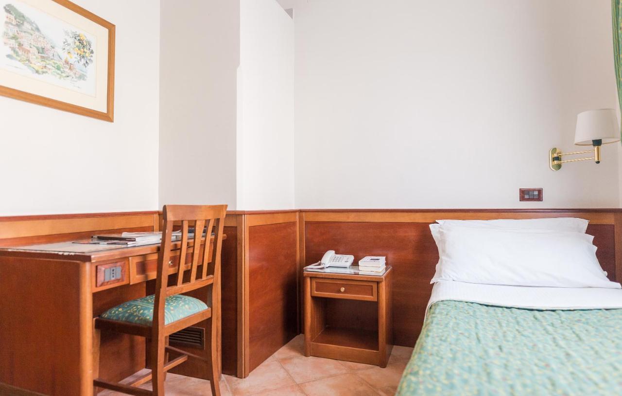 Hotel Montana SantʼAgata sui Due Golfi Zewnętrze zdjęcie
